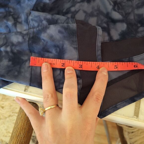 Athleta Mesh Racer Mid Rise 4in Small - Picture 5 of 7